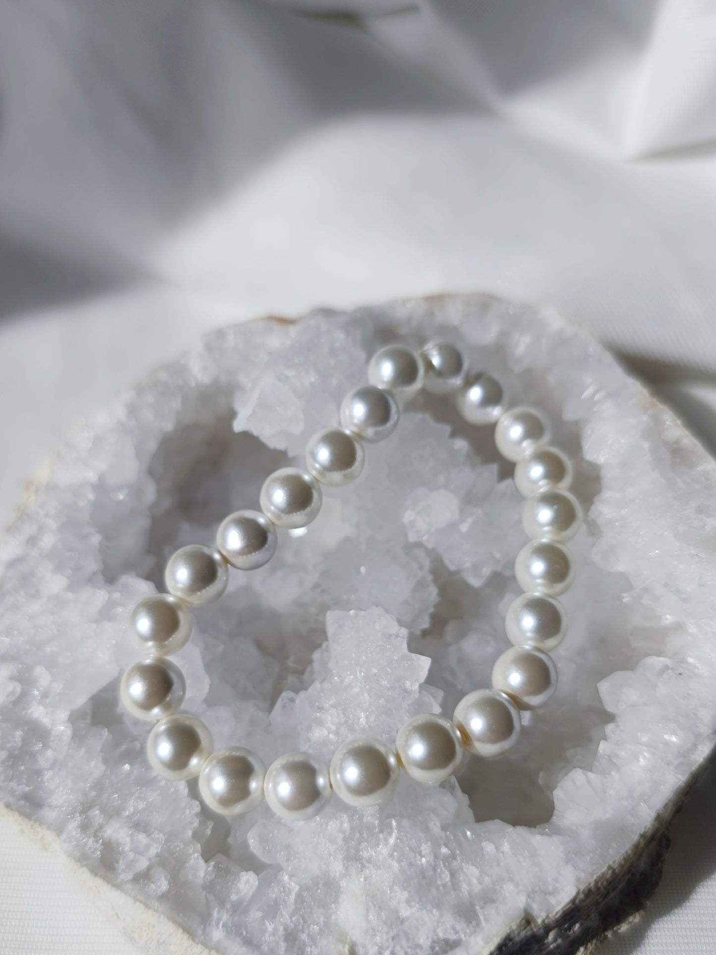Elastisches Armband Muschelkernperlen, 9mm
