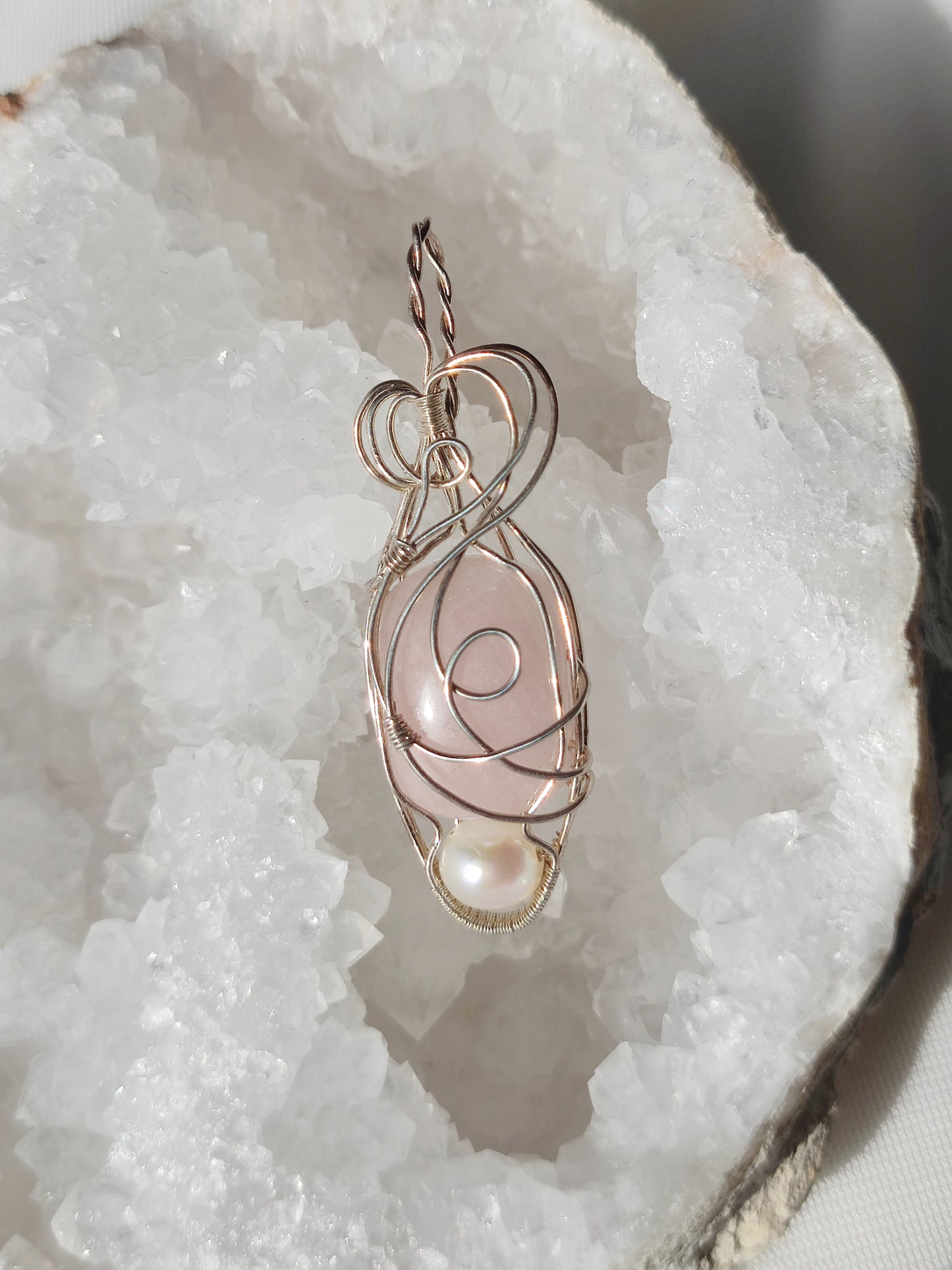 Kettenanhänger aus Silber mit Rosenquarz und Zuchtperle